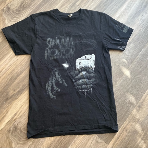 Hot Topic Tops - SANCTUM OF HORROR HAUNTED HOUSE
HALLOWEEN GRAPHIC TEE